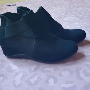 Wedge suede like ankle booties size 6